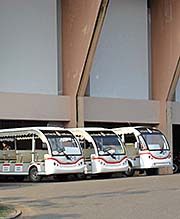 'Shuttle Buses in Mae Fah Luang University' by Asienreisender